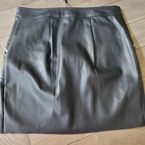 Express High Waisted Zip Front Vegan Leather Skirt - Picture 4 of 6